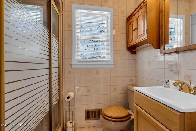 Building Photo - 7 Klein St