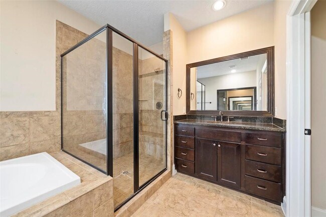 Building Photo - 835 Garden Oaks Trce