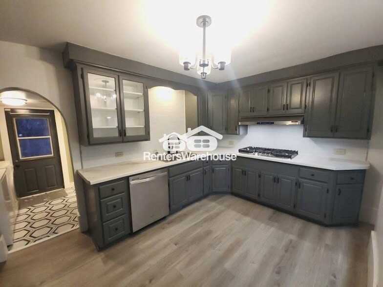 Building Photo - 1426 Douglas St