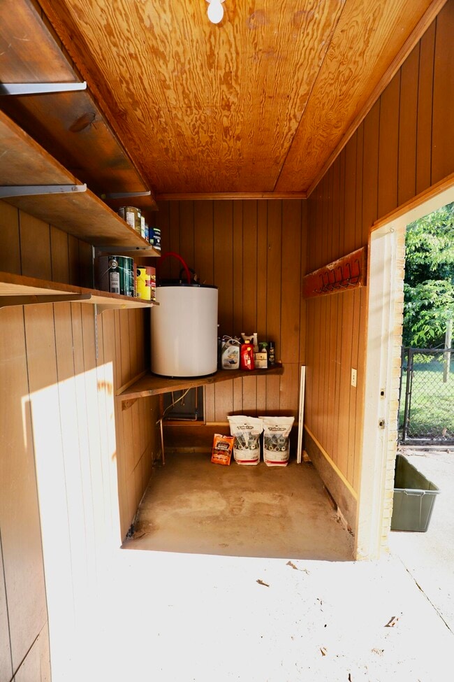 Building Photo - 549 Pringle Dr