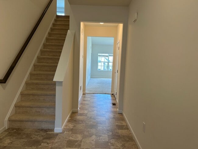 Building Photo - Stunning 4 bedroom 2.5 Bathroom Home in Ma...
