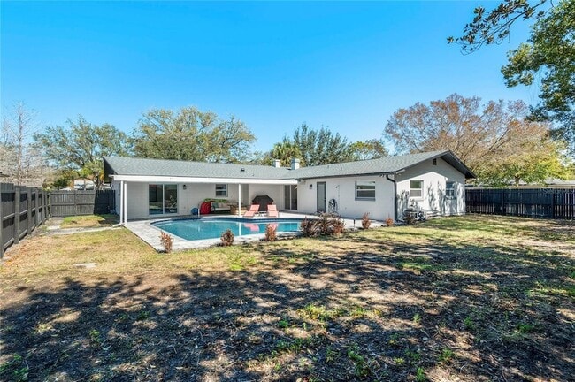 Building Photo - 2350 Sherbrooke Rd