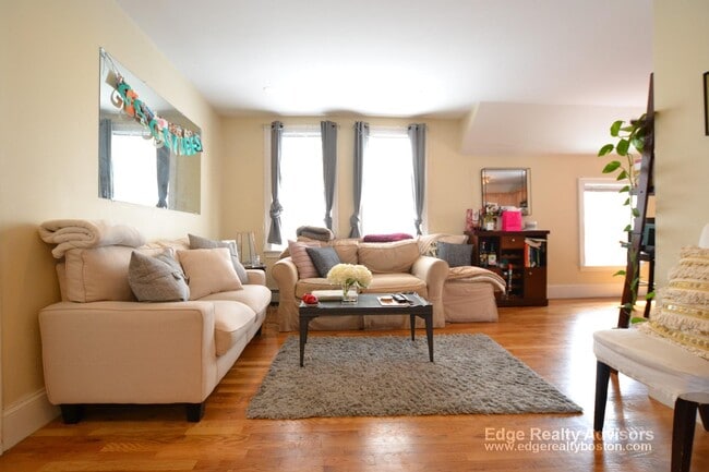 Primary Photo - 7 Eulita Terrace