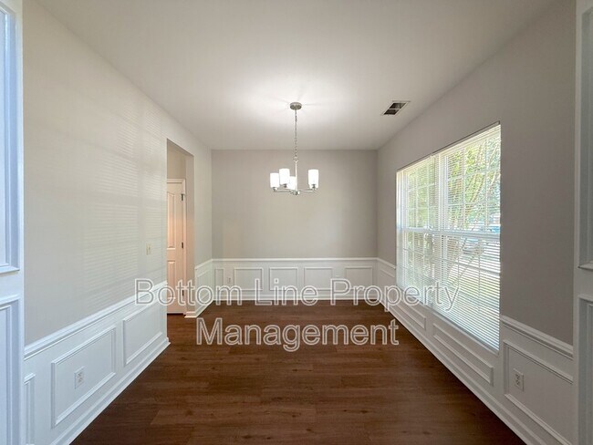 Building Photo - 5622 Wallace Cabin Dr