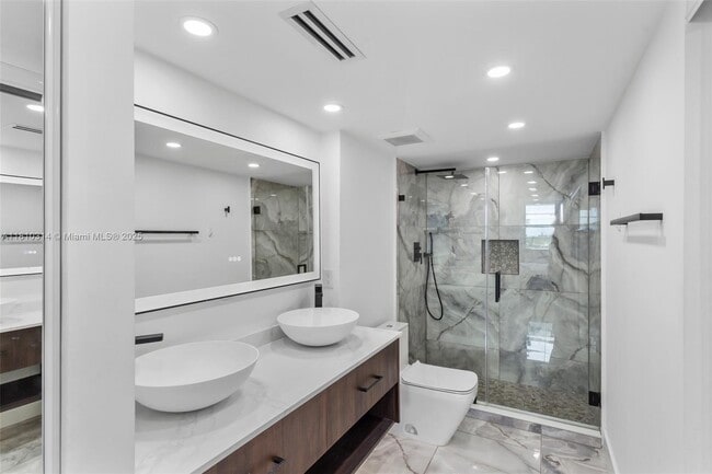 Building Photo - 5701 Collins Ave