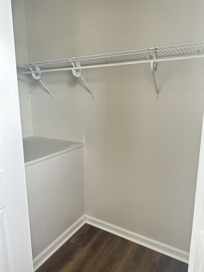 Building Photo - Ivy Ridge Apartments 147-155