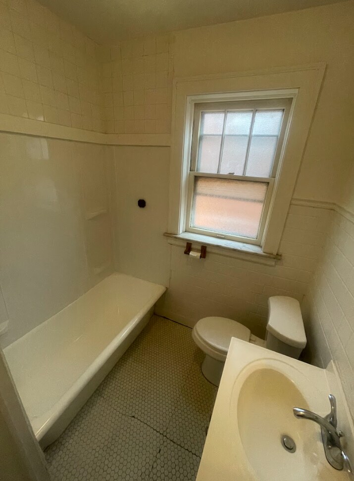 Building Photo - 3633 Dunnica Ave