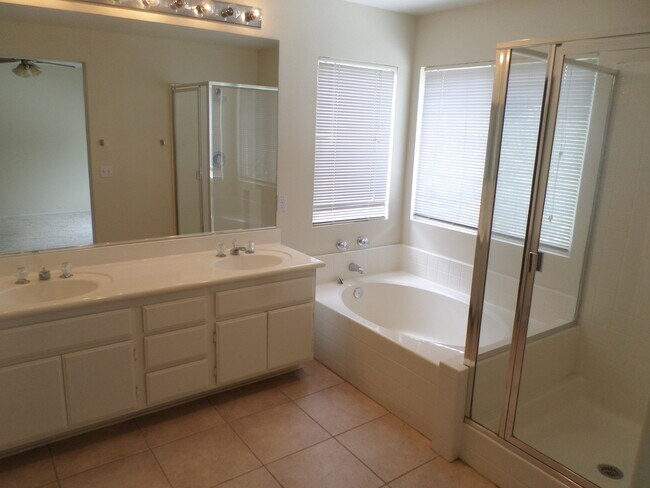 Building Photo - Really Cute 3 BR/ 2.5 BA Home in Beautiful Paseo Del Sol