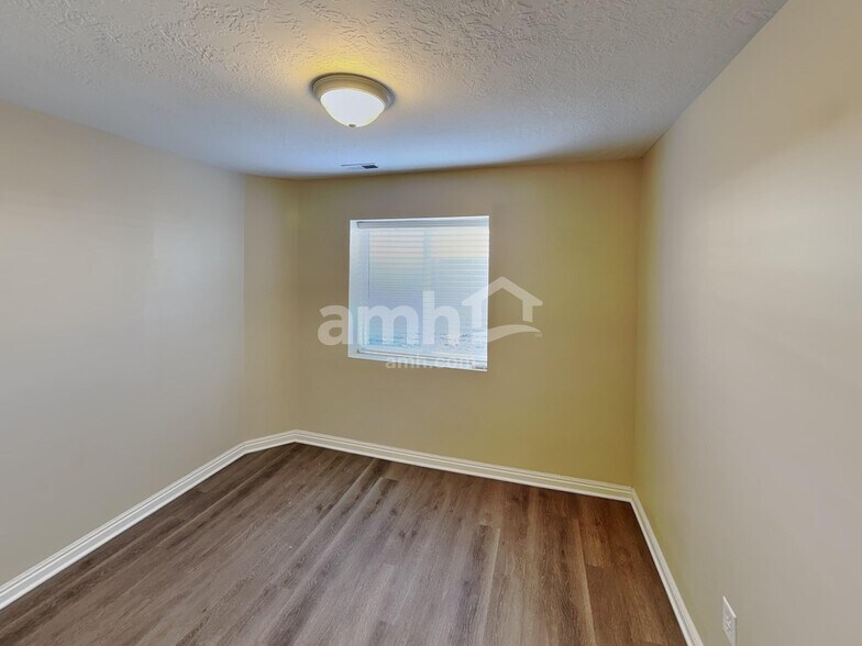 Building Photo - 1538 N 200 W