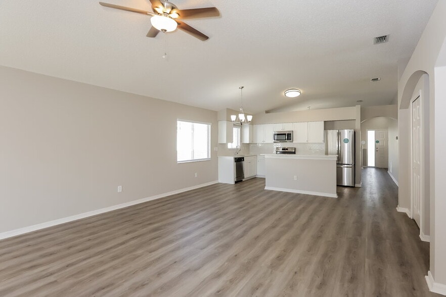 Building Photo - 12620 Longcrest Dr