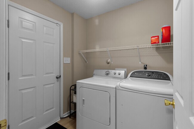 Building Photo - 231 Bishop Dr