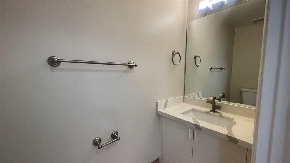 Building Photo - 1432 SW 47th Ave