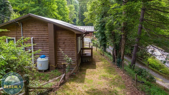 Building Photo - Chic 2 Bedroom Cabin in Vilas