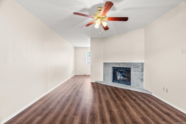 Building Photo - 200 Pine Forest Dr