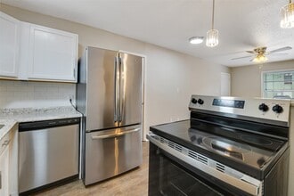 Building Photo - 1508 Broadmoor Dr