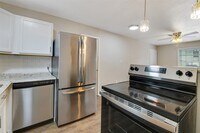 Building Photo - 1508 Broadmoor Dr