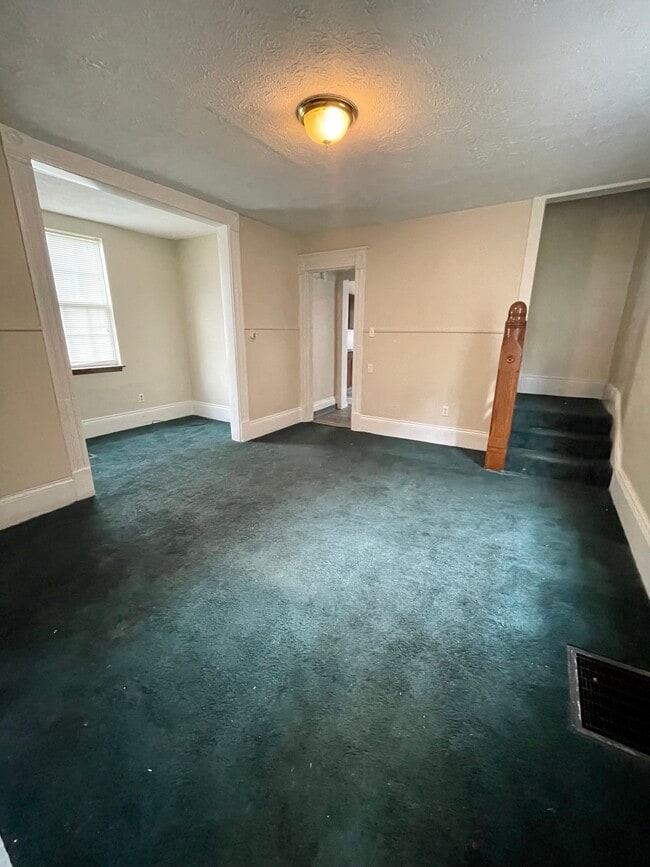 Building Photo - 202 Lincoln Ave NW