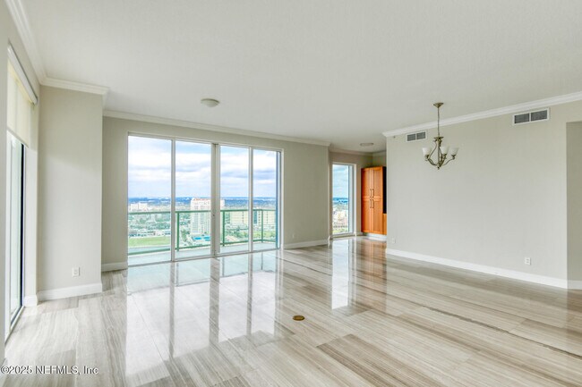 Building Photo - 1431 Riverplace Blvd