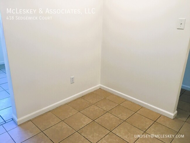 Building Photo - 418 Sedgewick Ct