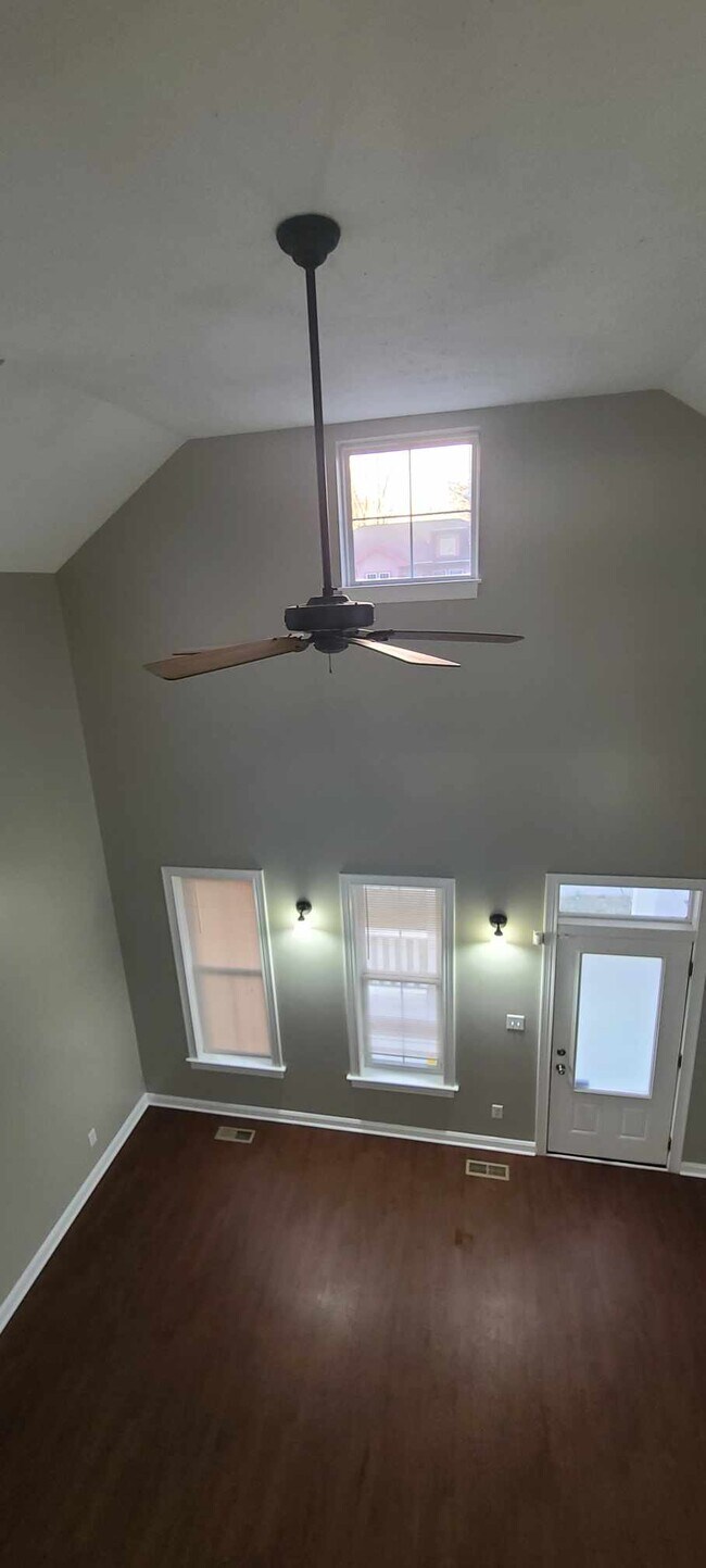 Building Photo - 549 N Belmont Ave