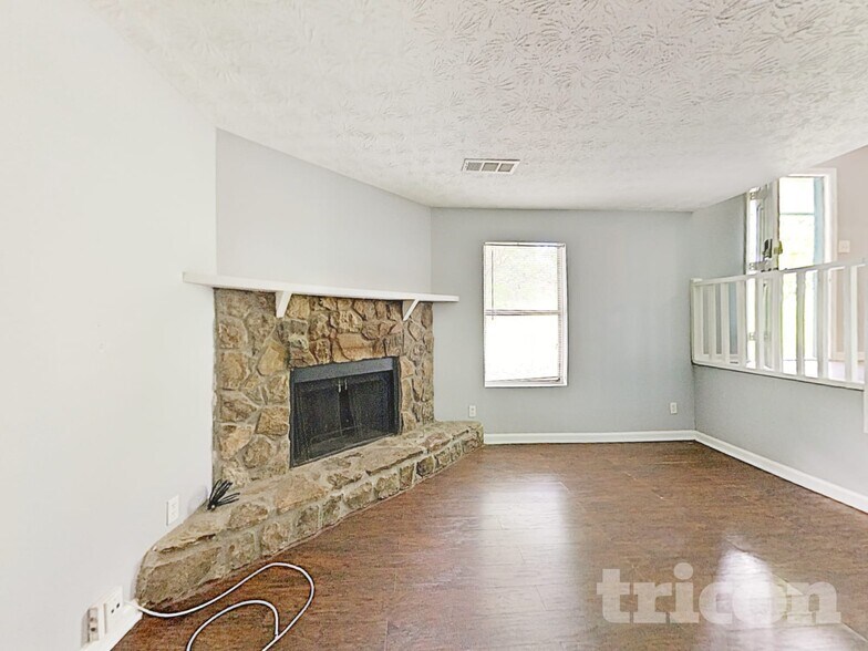 Building Photo - 3341 Goldenchain Dr