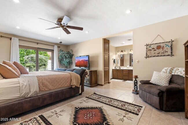 Building Photo - 9972 E Del Monte Ave