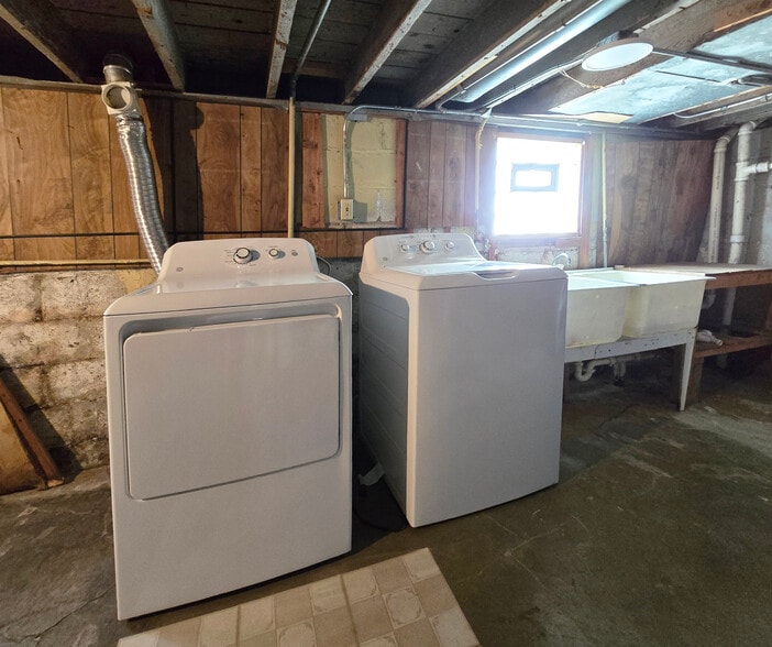 Laundry - 1026 E Woodrow Ave