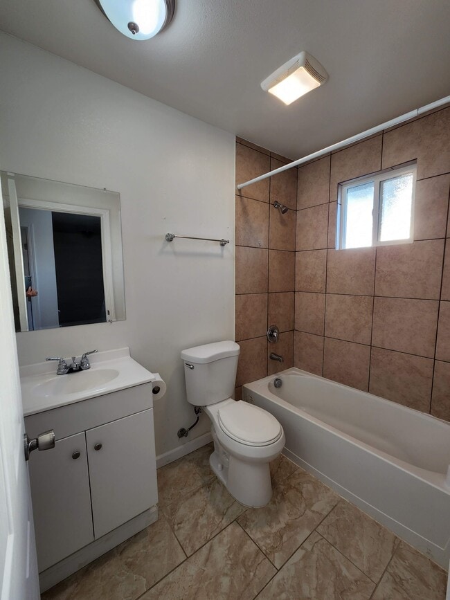 Building Photo - 158 Amberidge Dr