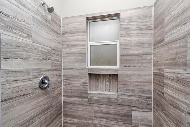 Building Photo - 16706 E Hammon