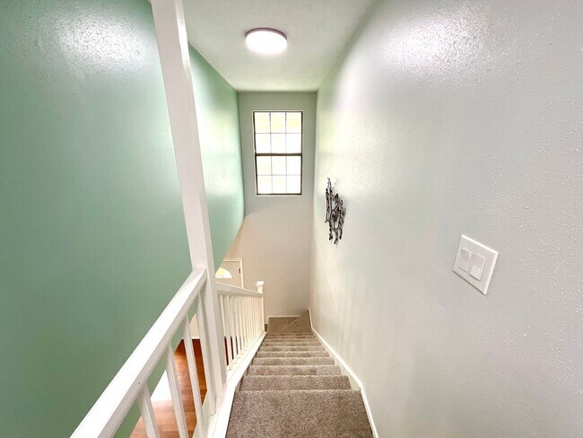 Building Photo - 2-Story 3 Bedroom / 2.5 Bath Home Near Lackland AFB!