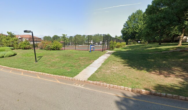 Building Photo - 208 Green Hollow Dr