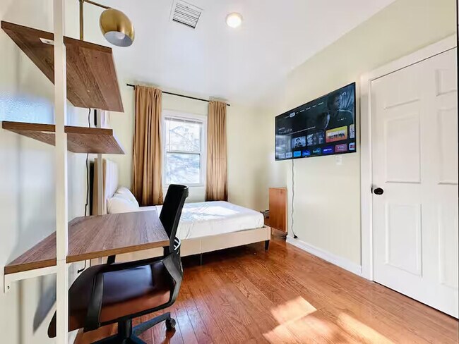 Primary Photo - Furnished room/NOT APARTMENT