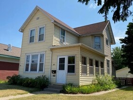 Building Photo - 1013 West Ave S