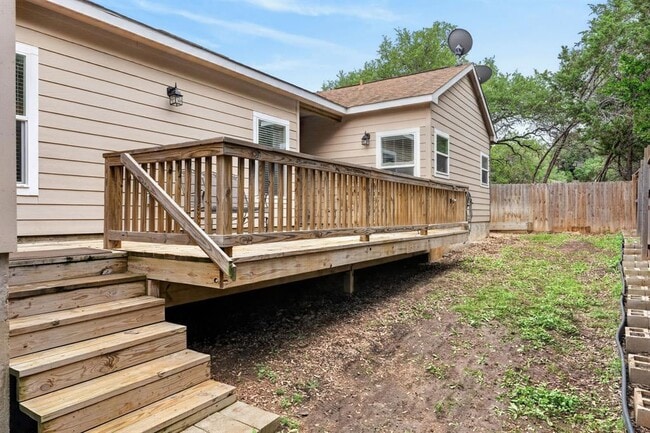 Building Photo - 606 Rogart Dr