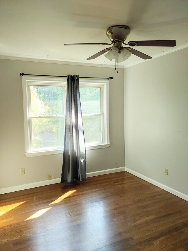 Building Photo - 1390 Park Ave NW