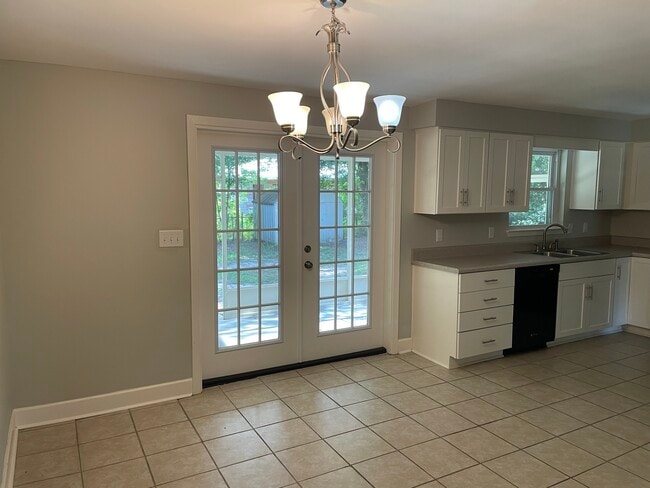 Building Photo - 3826 Arbutus Dr