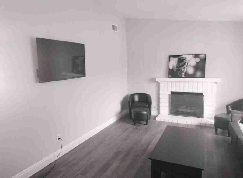 Building Photo - 2120 Wagonwheel Ave