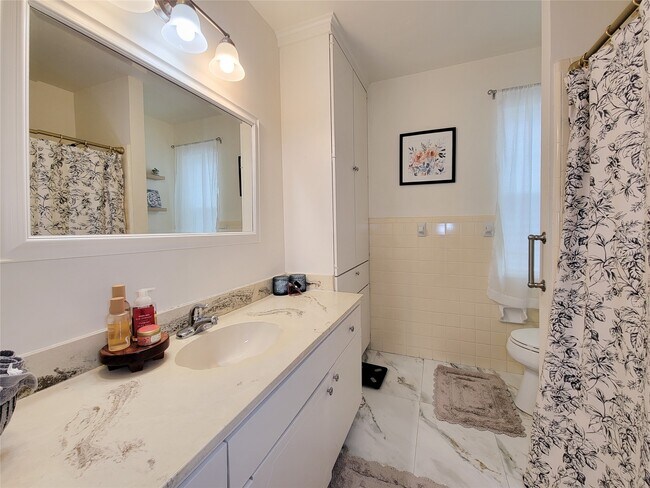 Building Photo - 2021 Winrock Blvd