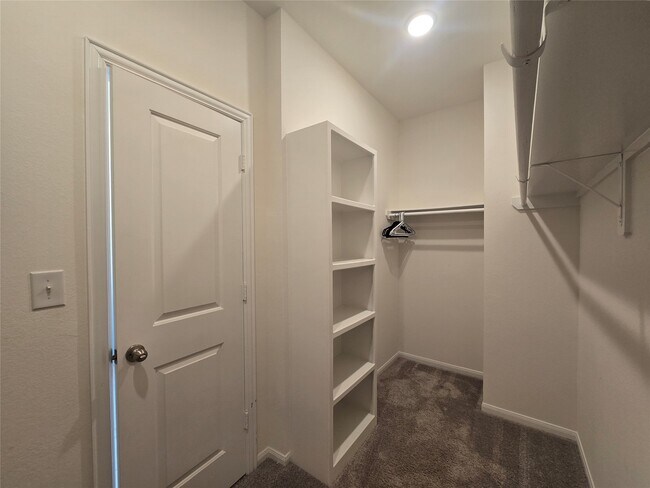 Building Photo - 7318 Parkview Dr