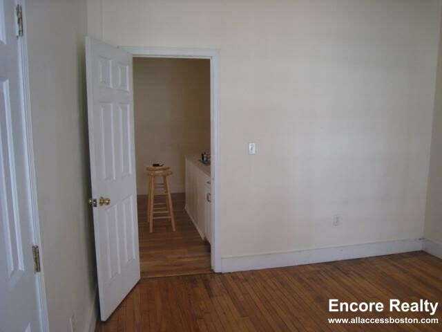 Building Photo - 62 Egmont St