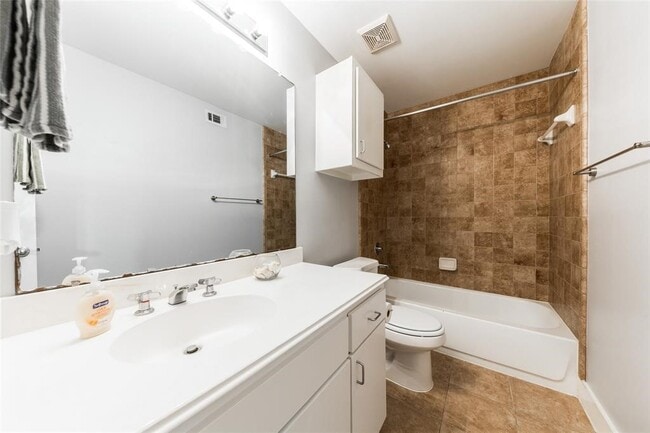 Building Photo - 3027 Buttercup St