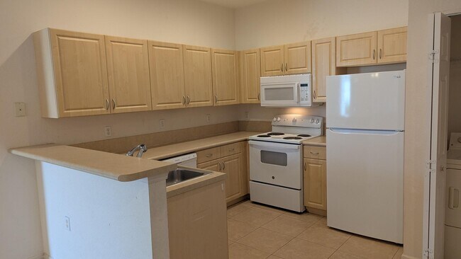 Building Photo - 826 Middleton Dr SW
