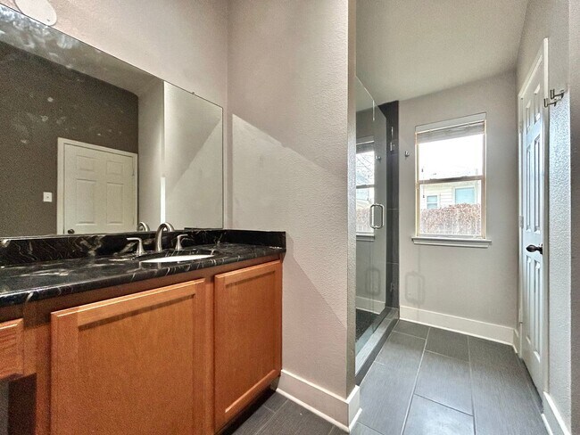 Building Photo - Warm & Cozy 3 Bed / 2 Bath Home with Fenced Yard and 2-Car Garage