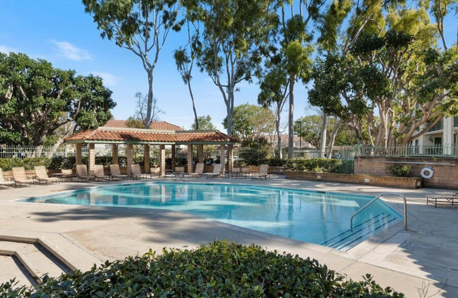 Building Photo - 4106 Apricot Dr