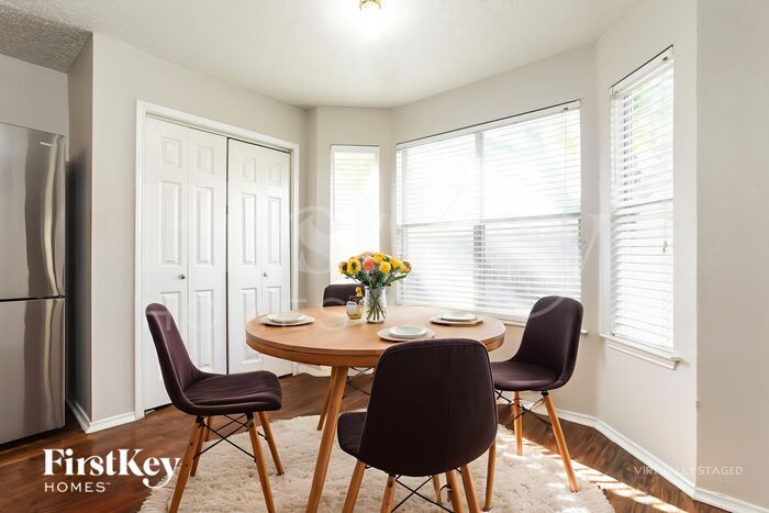 Building Photo - 5704 Creekhollow Dr