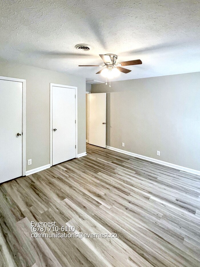 Building Photo - 483 Ellenwood Dr