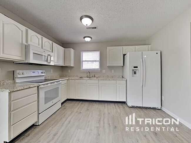 Building Photo - 9635 Gull Lake Dr