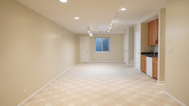 Building Photo - 2664 Goldenrod Ln