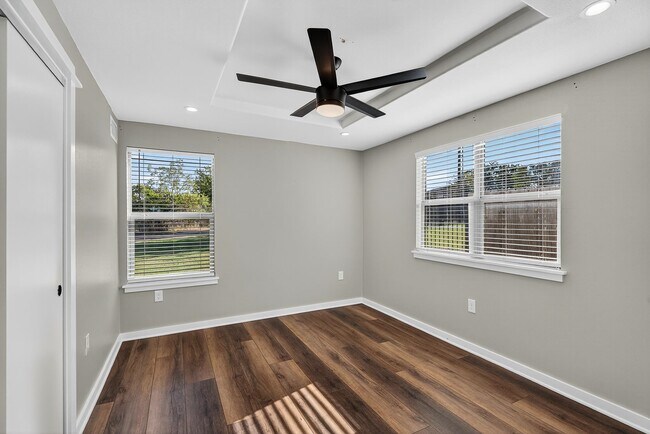 Building Photo - 4305 Oak Park Dr