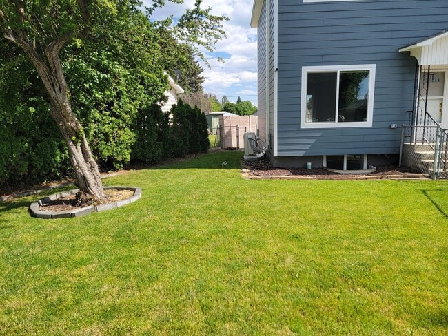 Building Photo - Beautiful 3-Bedroom Home - EV Charger - Pet Friendly